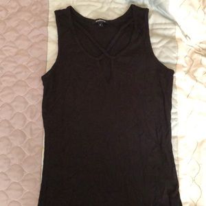 Black tank top w design